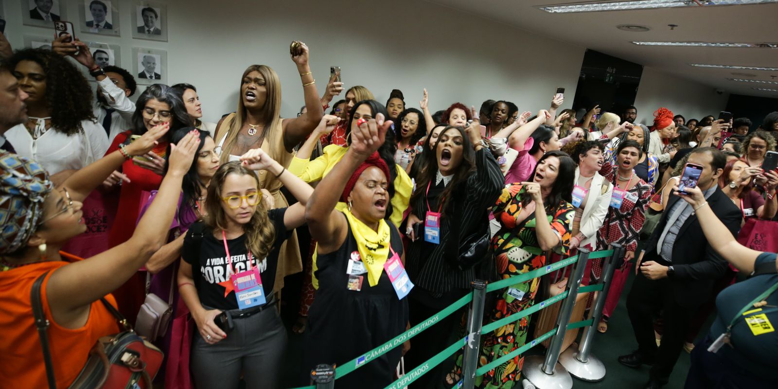 Sob protestos, CCJ da Câmara aprova PEC que proíbe aborto legal