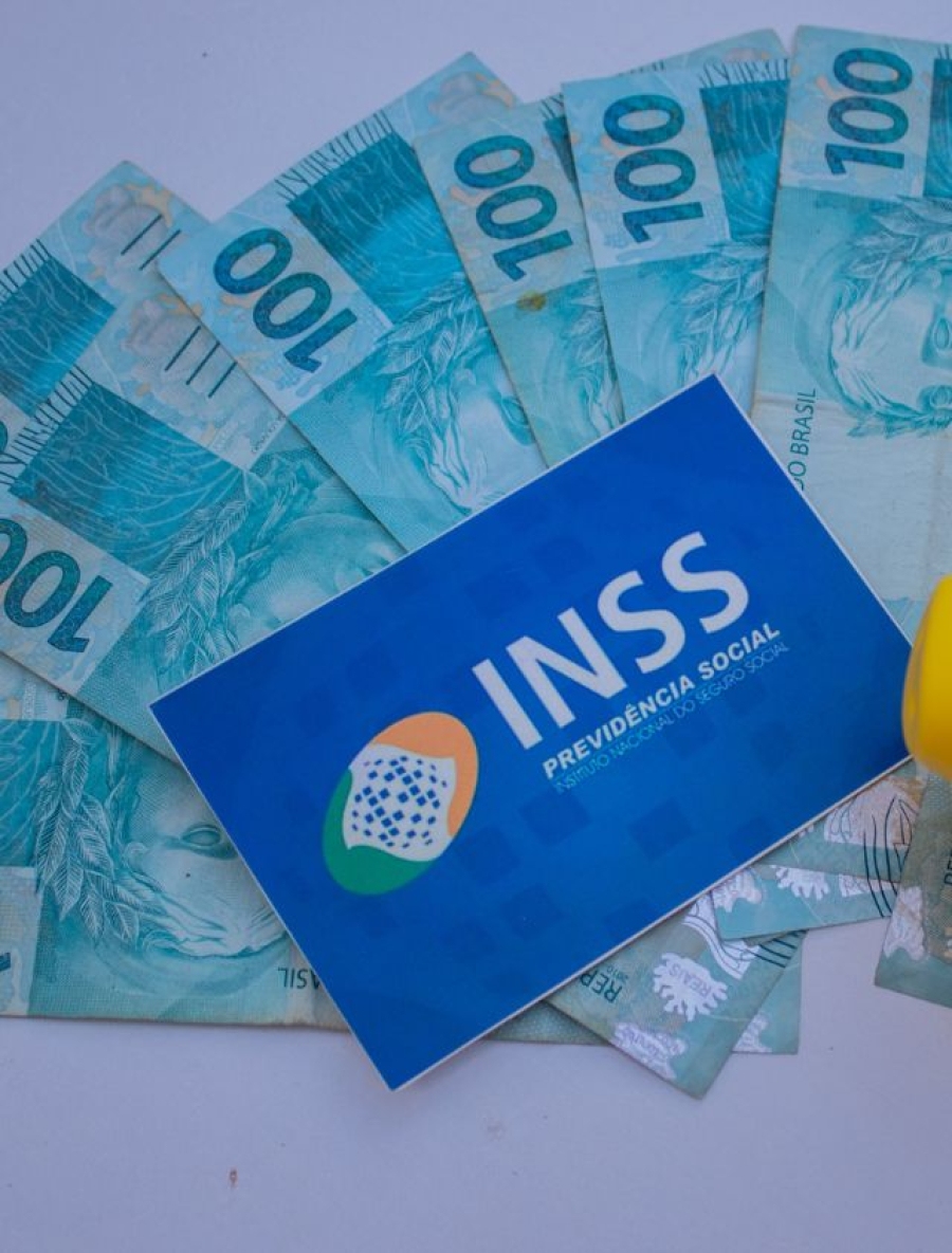 A partir desse mês de fevereiro, o teto para os aposentados do INSS subiu para R$ 8,2 mil mensais